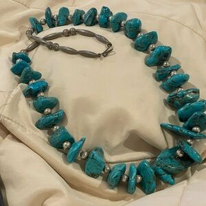 Chic Turquoise and Silver Necklace